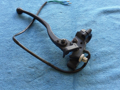 Prava brzdova paka s rucni brzdou